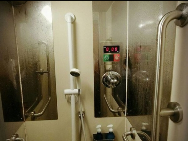 Yuk intip kerenya jeroan kereta sleeper jepang