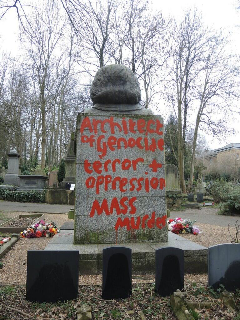 Makam Karl Marx di London Dirusak, Ditulisi 'Architect of Terror'