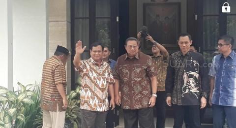 Menjaga Ani, SBY Minta Maaf Karena Tak Bisa Hadir di Arena Debat Pilpres