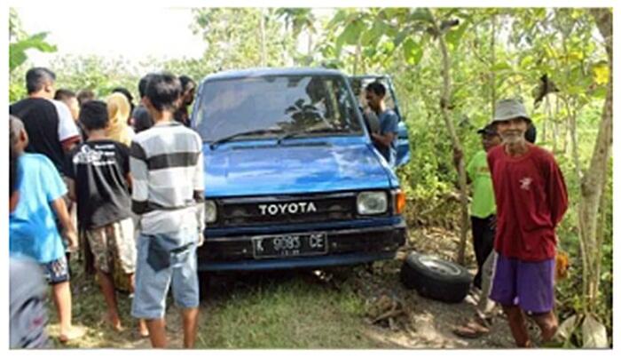 Mobil Tukang Pencari Accu Bekas Ini Dinaiki Mahluk Gaib Tak Cuma 1 