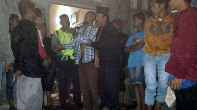 Imam Masjid Bantai Istri dan Bayi Gara-gara Dilarang Merokok