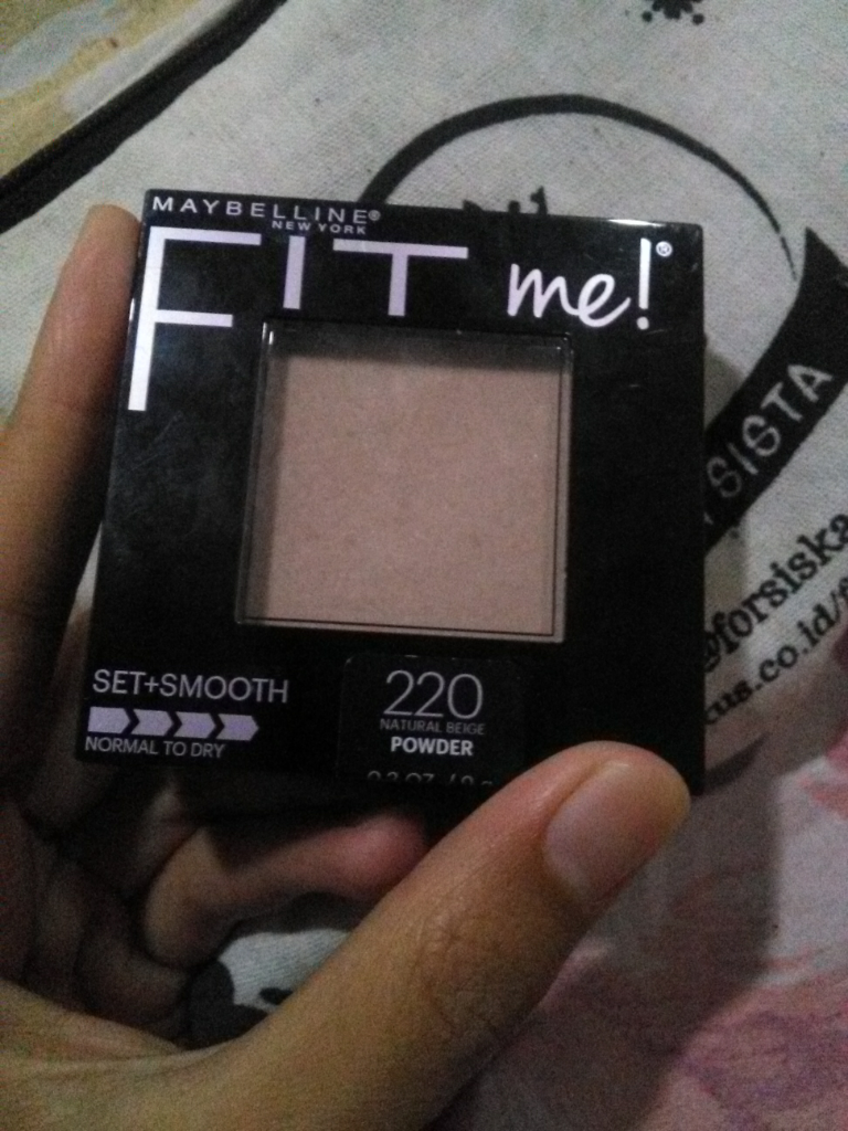 Maybelline FIT ME! SET + SMOOTH Powder itu Untuk Kulit Kering yaa..