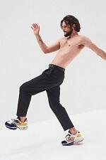 Christian Louboutin Menawarkan Koleksi Sneakers Glamor Terbaru!