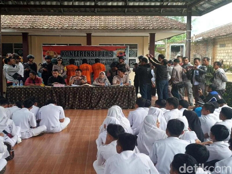 Malu, Tiga Tersangka Tawuran Dibawa ke Sekolah