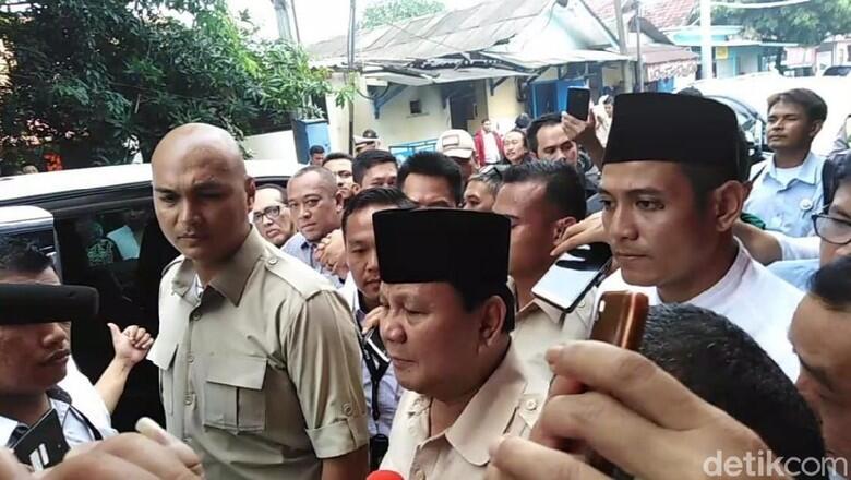 Prabowo Cueki "Jokowi Wae"