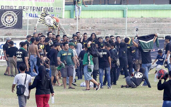 Alasan Suporter Persidago Serbu Pemain Persebaya, Oalaaaahhh