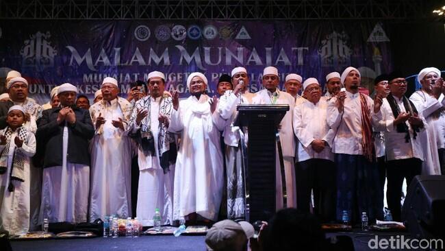 Ketua Panitia Munajat 212 ke Massa: Persatuan Nomor Satu! Takbir!