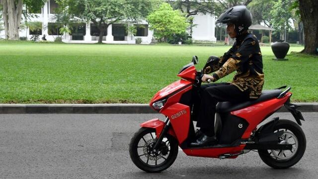 PLN Kasih Diskon, Apakah Sudah Waktunya Kita Beli Motor Listrik?