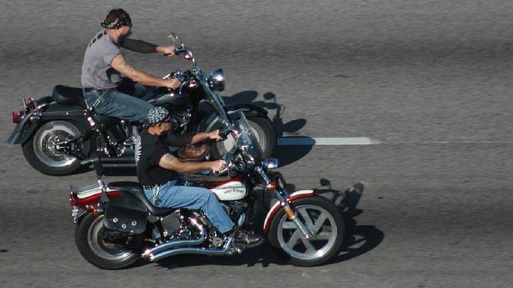 Gokil!! Di Daerah Ini Bawa Motor Gak Pake Helm Gak Akan Ditilang Gan