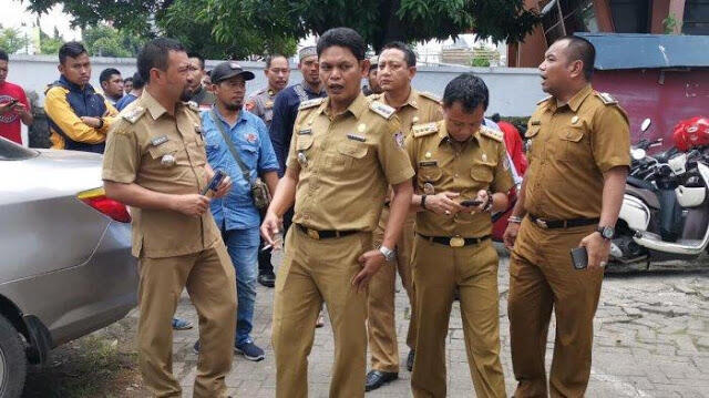 Diperiksa hingga Malam, Camat ‘Kencing-kencing’ di Bawaslu Sulsel!