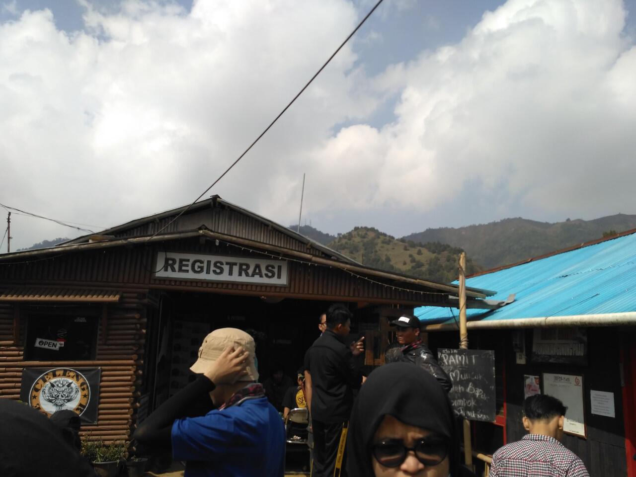 Perjalanan Menggapai Puncak Gunung Prau
