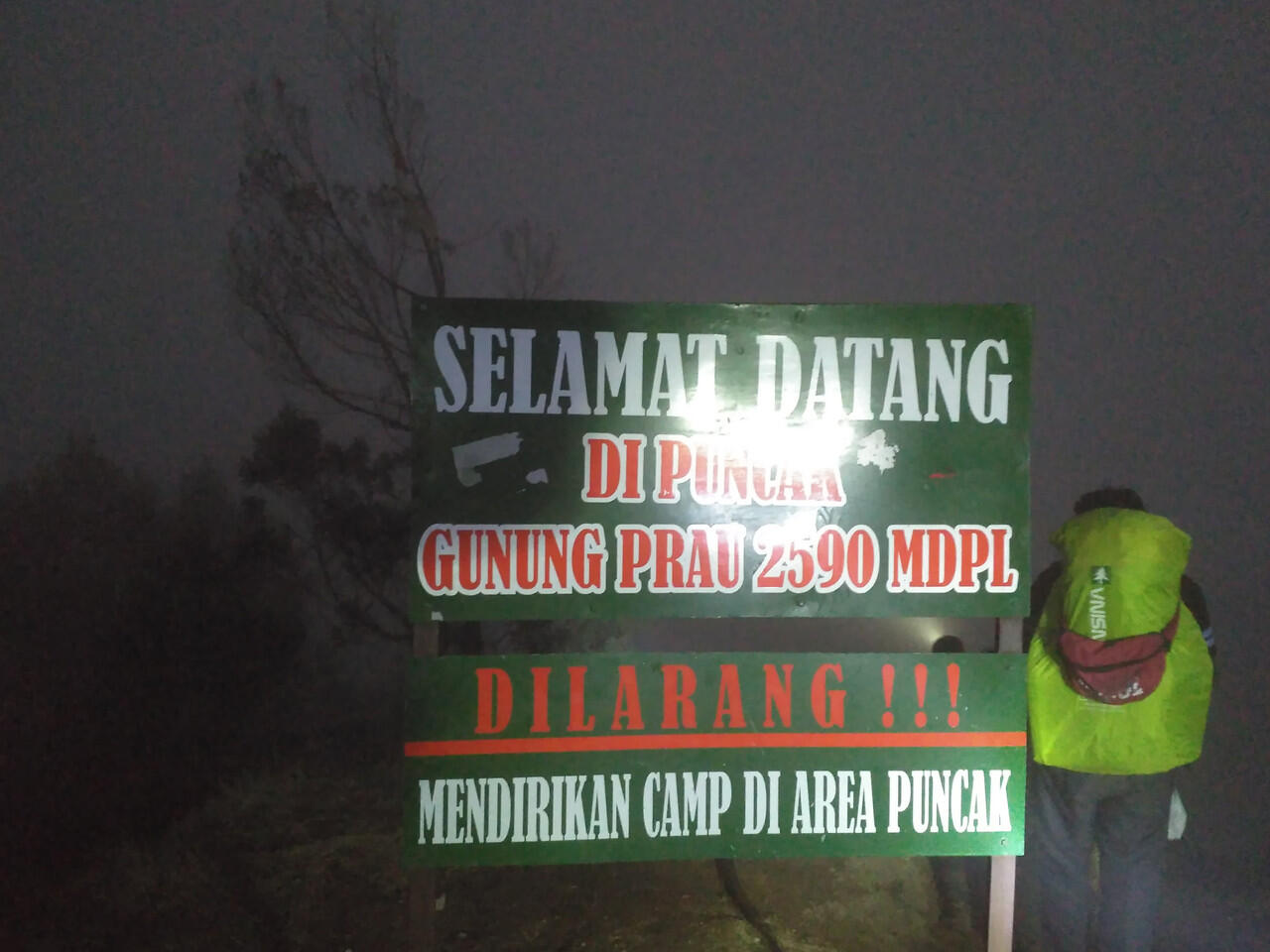 Perjalanan Menggapai Puncak Gunung Prau
