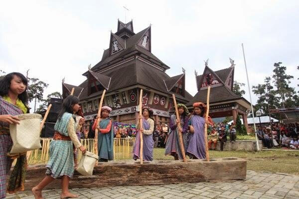 Eksodus Masyarakat Karo : Dari &ldquo;Pemena&rdquo; ke Agama Samawi