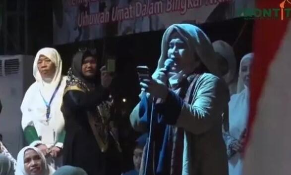 Kritik terhadap 'Puisi Munajat 212' Neno Warisman