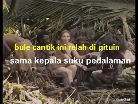 Wanita Cantik Yang Bertelanjang Dada Hidup Di Pedalaman Papua Barat. 