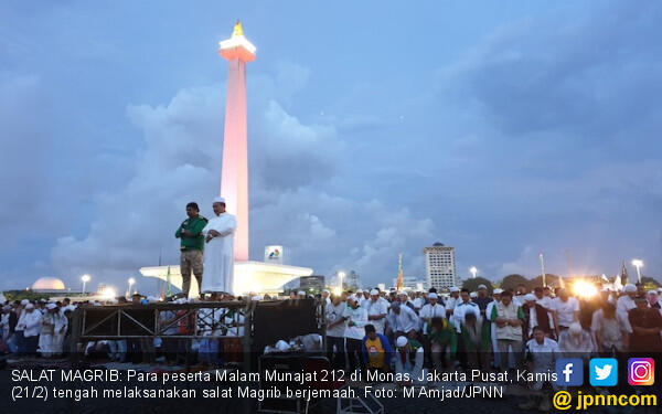 Coba Bandingkan Munajat 212 dengan Doa Mbah Moen