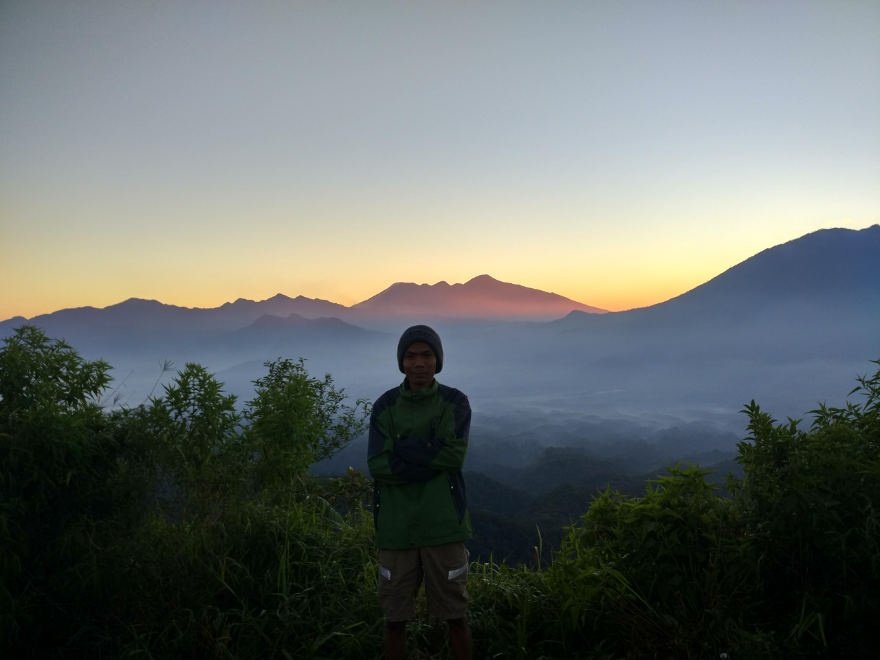 Menapaki Indahnya Kawah Gunung Kelud