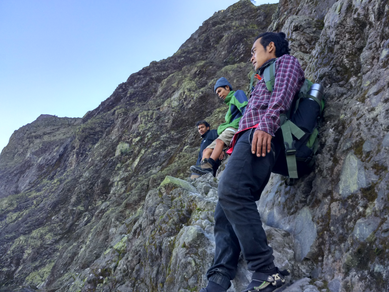 Menapaki Indahnya Kawah Gunung Kelud