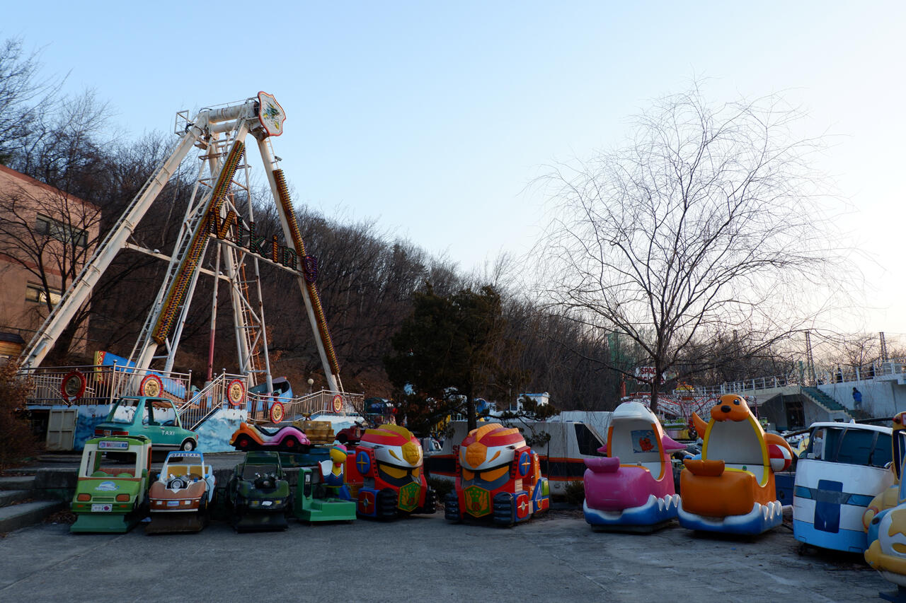 Jalan Sore ke Yongma Land, Taman Bermain &quot;Mati&quot; di Seoul