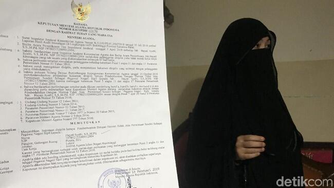 Tak Terima Dipecat, Dosen Bercadar di Bukittinggi Gugat Menag