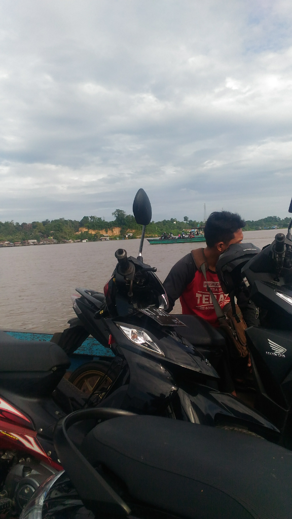 Veri Di Kutai Kertanegara Transportasi Murah Yang Melintasi Sungai Mahakam
