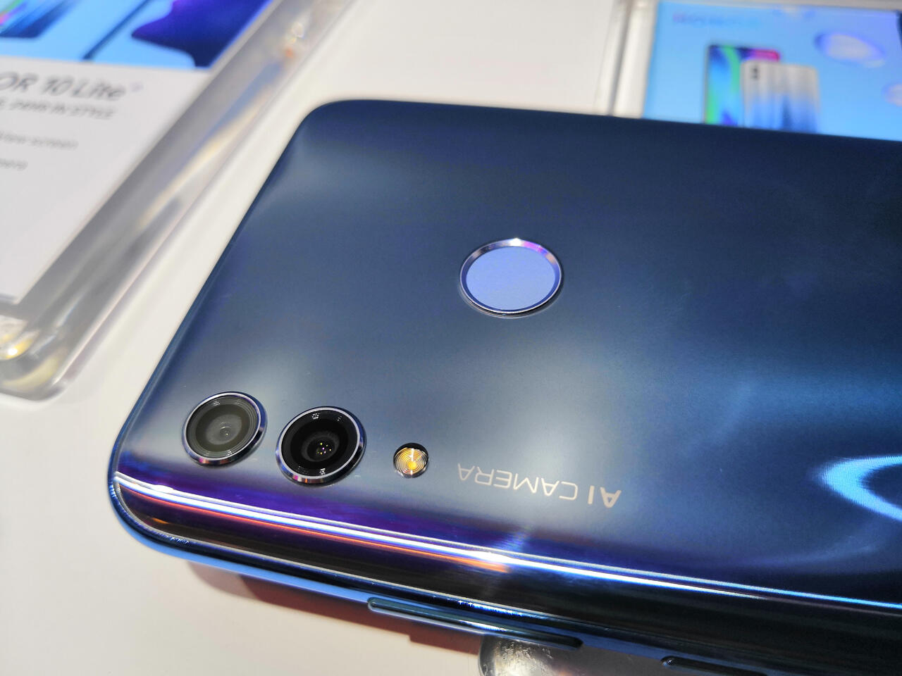 Honor 10 Lite Meluncur di Indonesia, Ponsel Kelas Menengah Rasa Flagship