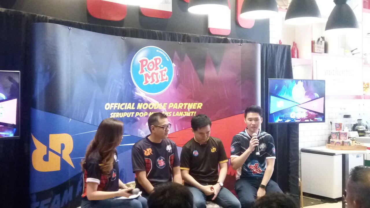 Punya Prestasi yang Menterang, Pop Mie Support Evos dan RRQ