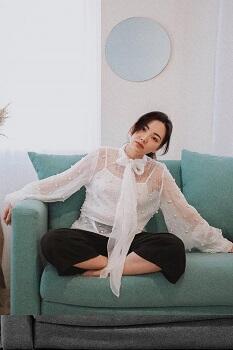 Butuh Inspirasi Fashion Sis? Mungkin Gaya Tya Magdalena Bisa Jadi Panutanmu!