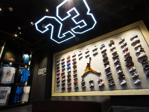 "Saatnya Impian Jadi Nyata": 10 Toko Sneakers Paling Keren Di Singapore!