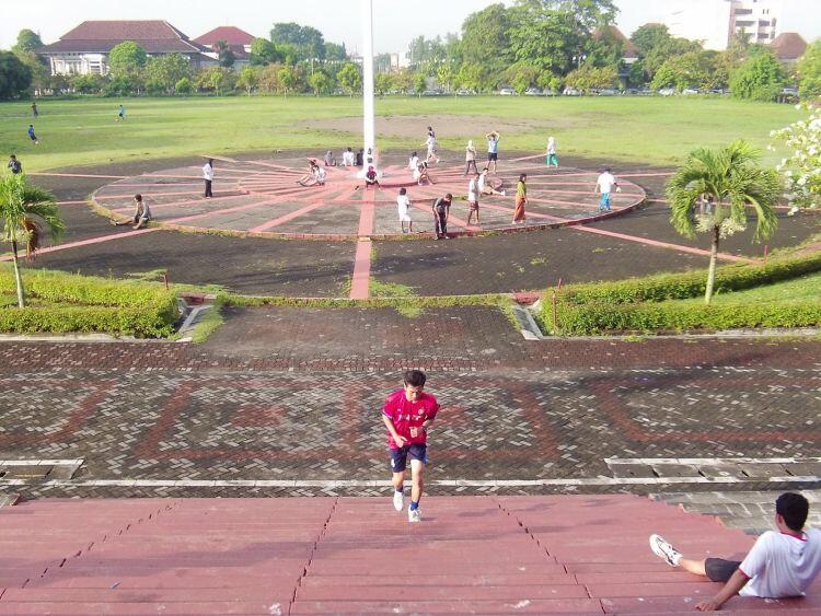 Mengenal Lebih Dekat Kampus Biru UGM Versi Ane
