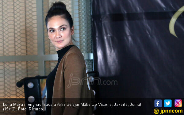 Duh, Mbak Luna Sepertinya Masih Galau Ditinggal Mantan Menikah