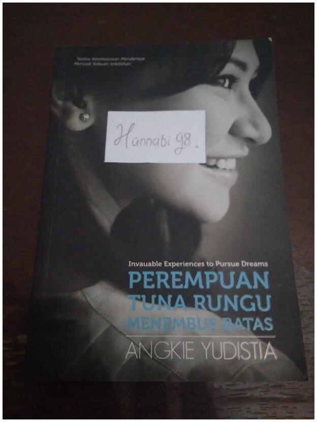 { Review Buku } Perempuan Tuna Rungu Menembus Batas by Angkie Yudistia.