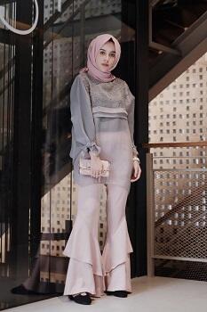 Bingung Bikin Kebaya dengan Bahan Organza? Cek Modelnya Di Sini Sis!