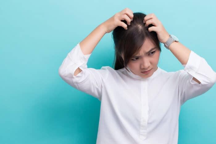 9 Penyebab Rambut Rontok Berlebihan