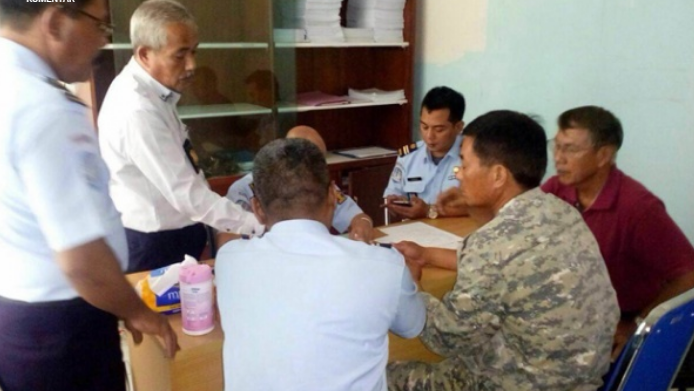 5 Pekerja Cina Pakai Baju Militer, Luhut: Untuk Gaya Saja