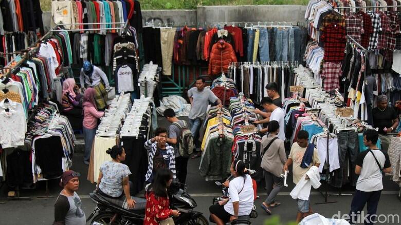 PKL Kembali Ramai Duduki Jalanan di Senen Bikin Macet