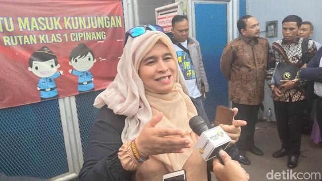 Neno Warisman Mengaku Aktris Teater Terbaik, Baca Doa Apa Pun Menangis