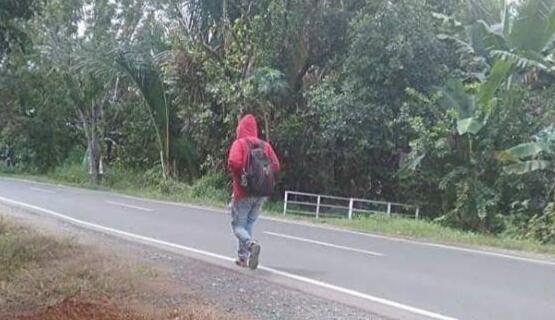 Demi Hadiri Haul Guru Sekumpul, Pemuda Ini Rela Jalan Kaki 230 Km