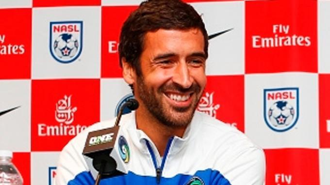 Tak Oper Bola ke Raul, Dua Mesin Gol Real Madrid Pernah Diancam 'Ditendang'