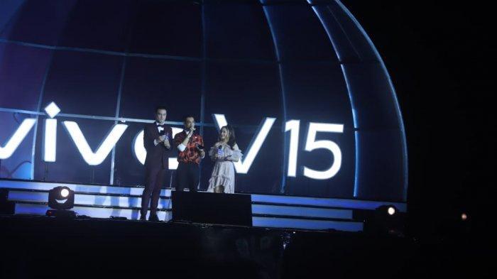 Dua Host Kawakan dan Prilly menjadi Host Vivo V15 Go Up Grand Launch 20.13 WIB
