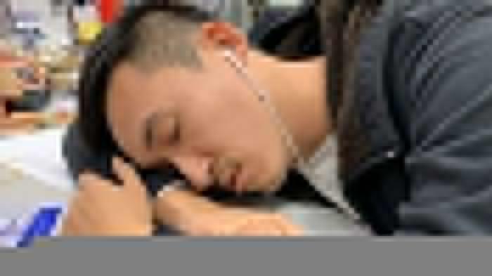 Remaja Ini Tiba-tiba Tuli Setelah Tidur dengan Earphone,Ternyata Ini Bahayanya