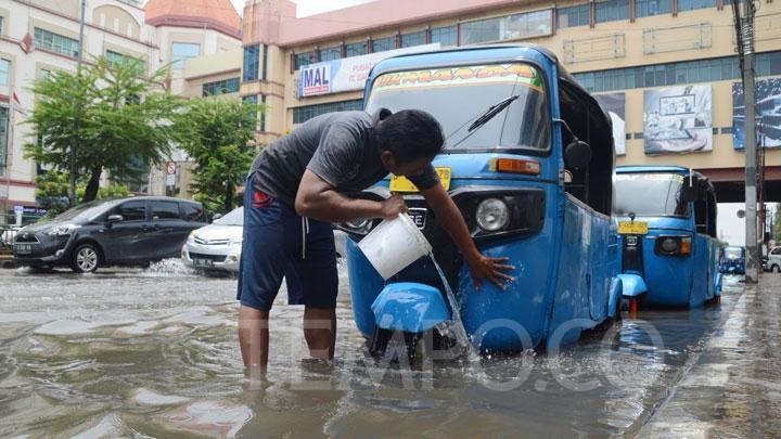 Emoh Jelaskan, Anies Anggap Berita Banjir Jakarta Hanya Sensasi