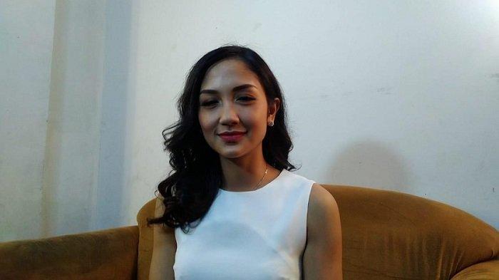 Tegangnya Istri Augie Fantinus saat Sidang Vonis, Tangannya Pun Terasa Dingin