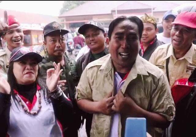 Dapat Baju Safari Andalan Prabowo, Pria Ini Akan Gunakan Sebagai Jimat