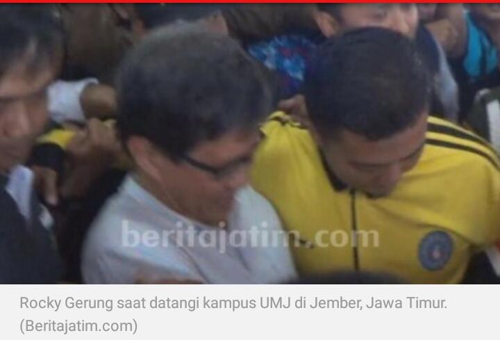 Sempat Ditolak Ormas, Rocky Geeung Nekat Datangi Kampus UNJ Pakai Ambulans
