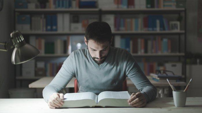 6 Zodiak yang paling Gampang Penasaran, Mereka Kepo Terhadap Apapun!