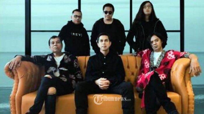 Tulus Mengagumi Kemegahan Lagu Ingin Punya Pacar Lagi nya The KadriJimmo