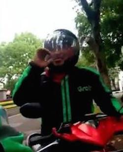 KOCAK, Driver Ojek Online Lupa Bawa Penumpang, VIDEONYA Bikin NGAKAK