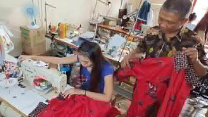 Kemeja Batik 01 Jokowi Dikerjakan oleh 3 Penjahit Andalan Langganan Jokowi di Solo