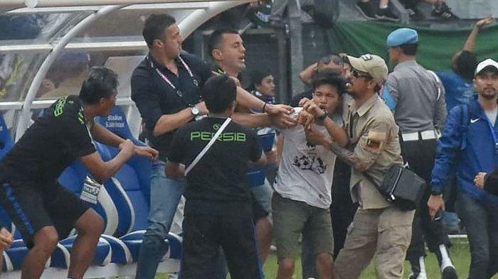 Persib Kalah, Miljan Radovic Jadi Korban Penyerangan Oknum Suporter